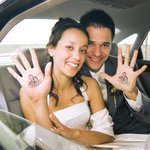 Personlig vattentät giftfri uppsättning med 24 porträtt tillfälliga tatueringar med namn och datum Bröllopsfest Jubileumspresent för nygifta gäster