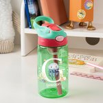 Bottiglia d'acqua per bambini da 16 oz con nome e cannuccia in silicone, regalo di compleanno per ragazzi e ragazze.