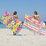 Personlig akvarell blomsterstripe Mykt hurtigtørkende badehåndkle med navn Strandfest Sommerferiegave til kvinner