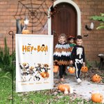 Personlig Rolig Pumpa Dansande Skelett Trädgårdsflagga med 3-8 Namn och Citat Yard Veranda Dekor Halloween Housewarming Present till Familj Vän