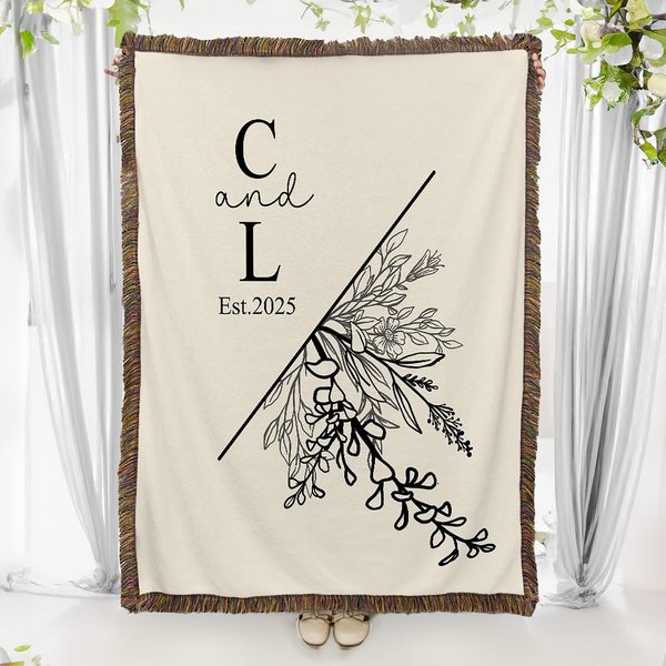 Personalisierte Linie Blumen Quaste weichen Wurf Flanell Decke mit Initialen und Datum Home Decor Hochzeitstag Valentinstag Geschenk für Paare