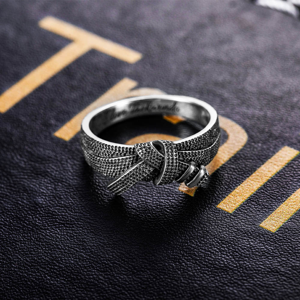 Anello d'argento personalizzato con incisione sulla cintura di arte marziale Regalo di compleanno per gli amanti del karate e del taekwondo