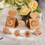 Bouchon de Vin en Bois Personnalisé avec Noms Textes Initiales Set d'Accessoires avec Carte de Support Cadeau Mariage Anniversaire pour Couple Ami