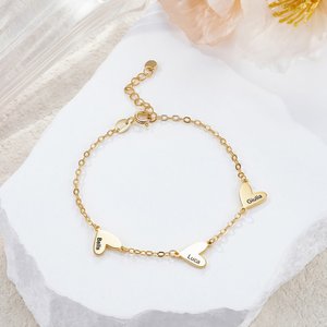 Bracciale personalizzato con charm a cuori multipli da 1 a 5 nomi incisi gioiello minimalista regalo di compleanno e anniversario per donne e ragazze