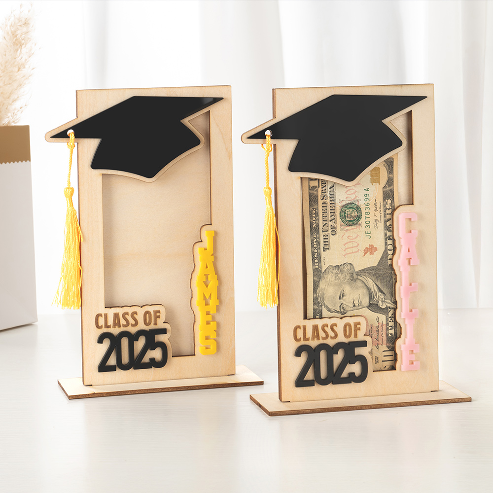 Porte-Billet en Bois Personnalisé avec Nom et Année Décoration sur Bureau à Chapeau de Diplôme avec Frange Cadeau Graduation 2025 pour Diplômé