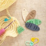 Etichette personalizzate morbide e lavabili per l'uncinetto senza cuciture in microsuede con testo Set di 12 accessori per la maglia Regalo di compleanno per gli amanti dell'uncinetto