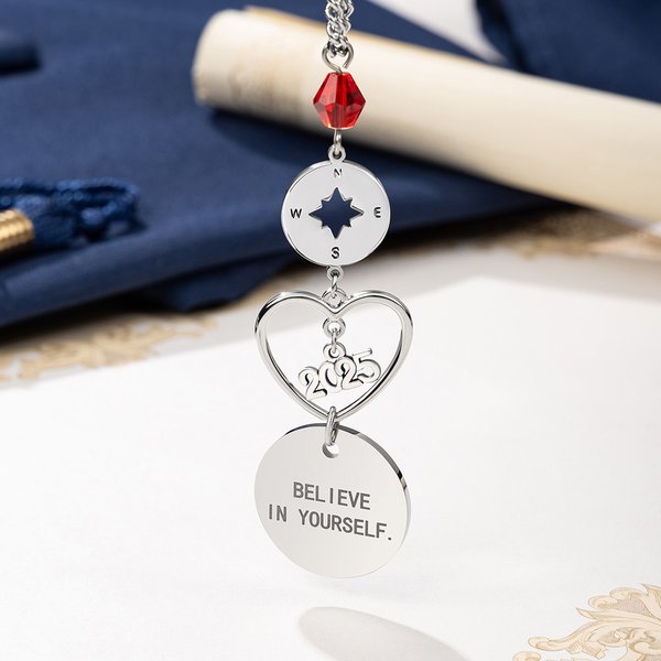 Personalizada Birthstone Brújula Diseño Corazón Espejo retrovisor del coche Charm con grabado Año y Texto Regalo de Graduación para Graduados Propietario del coche