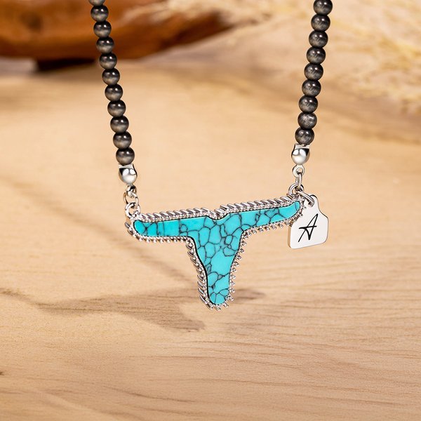 Collar de cuentas de piedra teñida de vaca estilo retro navajo personalizado con inicial grabada Vida en la granja Taurina Regalo de cumpleaños para vaquera Cowgirl