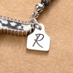 Collar de cuentas de piedra teñida de vaca estilo retro navajo personalizado con inicial grabada Vida en la granja Taurina Regalo de cumpleaños para vaquera Cowgirl