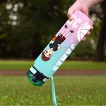 Henkilökohtainen kaltevuus sarjakuvahahmo 32 oz Sport vesipullo nimellä ja aikamerkintä syntymäpäivä joukkue lahja koripallo jalkapallo urheilu ystäville