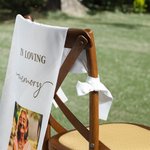 Henkilökohtainen In Loving Memory Photo Wedding Chair Sign Kangas teksti ja nimi Varattu istumajärjestys Koriste Memorial Lahja Newlyweds Parille