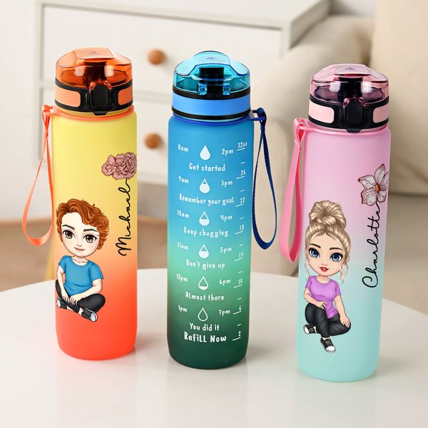 Personalisierte Cartoon-Charakter Geburtsblume Sport-Trinkflasche mit Skala und Namen 1000 ml Geburtstag Geschenk für Familie
