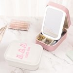 Lettere greche personalizzate con fiocco Scatola portagioie con specchio per il trucco a LED a colori variabili Regalo per sorelle amiche | Callie × Affinity Licensing