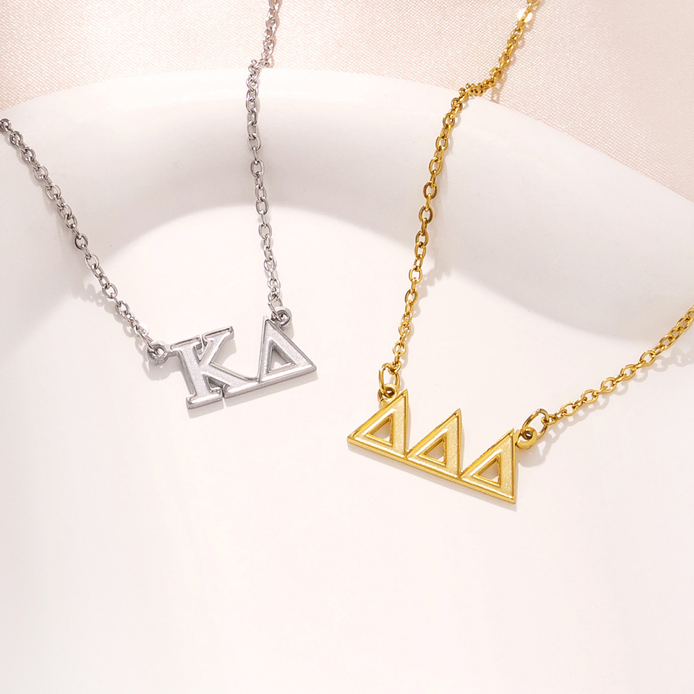Collier Lettre Grecque Minimaliste Personnalisé Bijoux Bid Day Sorority Gift for Women Girls | Callie × Affinity Licensing
