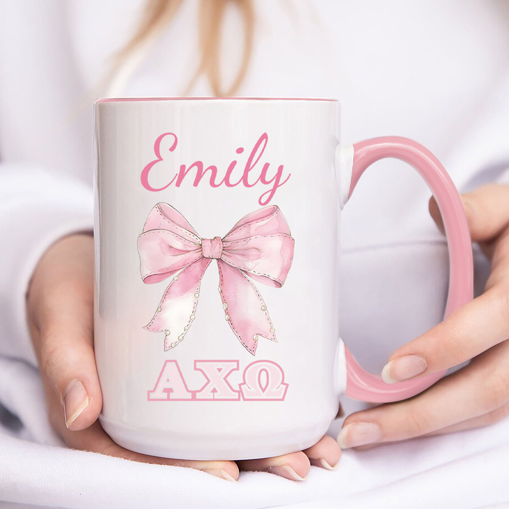 Tasse à café personnalisée en céramique avec lettre grecque Coquette Bow Sorority Name Chapter Meetings Gift for Friend | Callie × Affinity Licensing
