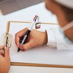 Penna a sfera retrattile personalizzata 4 in 1 multicolore con nome e charm carino regalo di compleanno e ringraziamento per personale medico