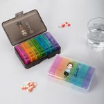 Henkilökohtainen Syntymä Kukka Sarjakuvahahmot Kannettava viikoittainen pilleriorganisaattori laatikko nimellä Päivittäinen matka varastointi Lääkitys Lahja perheelle Ystävät