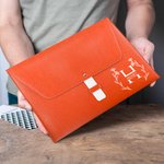 Henkilökohtainen Initial Name Vedenpitävä PU-nahka File Folder solki sulkeminen Office School Accessory Syntymäpäivä lahja työntekijöille opiskelijoille