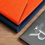 Henkilökohtainen Initial Name Vedenpitävä PU-nahka File Folder solki sulkeminen Office School Accessory Syntymäpäivä lahja työntekijöille opiskelijoille