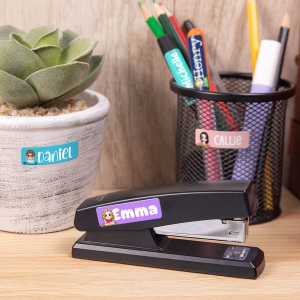 Personliga flerfärgade tecknade kritor för barn Etiketter med namn Skolmaterial Inredning Tillbaka till skolan Present till pojkar flickor