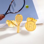 Personalisierte Tennisschläger Ball Ohrstecker mit eingravierten ersten winzigen Schmuck Team Game Day Geschenk für Frauen