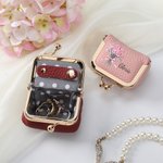 Gepersonaliseerde Geboorte Bloemen Boeket Vintage Mini PU lederen sieraden doos met naam en Kiss Lock Travel Essential verjaardag bruidsmeisje geschenk voor vrouwen