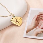 Collana personalizzata con ciondolo a forma di piede di bambino e pietra di nascita con testo inciso Annuncio di nascita Compleanno Regalo per la festa del bebè per la nuova mamma