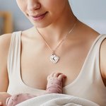 Collana personalizzata con ciondolo a forma di piede di bambino e pietra di nascita con testo inciso Annuncio di nascita Compleanno Regalo per la festa del bebè per la nuova mamma