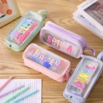 Personligt pennfodral i nät med två fack och namn Skolmaterial Gåva till skolan för pojkar Flickor