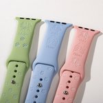 Personalisierte 1 - 3 Hunde und Pfoten Silikon Apple Watch Band mit eingraviertem Namen Geburtstag Jahrestag Geschenk für Hundeliebhaber