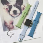 Personalisierte 1 - 3 Hunde und Pfoten Silikon Apple Watch Band mit eingraviertem Namen Geburtstag Jahrestag Geschenk für Hundeliebhaber