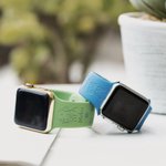 Personalisierte 1 - 3 Hunde und Pfoten Silikon Apple Watch Band mit eingraviertem Namen Geburtstag Jahrestag Geschenk für Hundeliebhaber