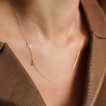 Gepersonaliseerde zilveren sierlijke zijwaartse minimalistische ketting met initiaal naam verjaardagscadeau voor vrouwen vriendin vrouw moeder familie