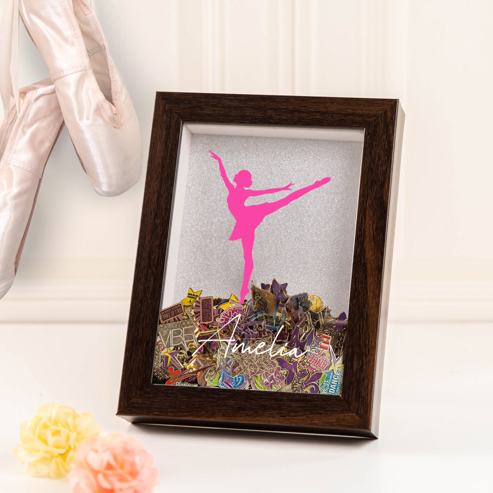 Boîte d'ombrage personnalisée en bois avec silhouette de danse, cadre photo, épingle de compétition et nom, décoration intérieure, cadeau d'anniversaire pour les danseurs.