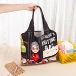 Personalisierte Wiederverwendbare Cartoon Strickdesign Figur Tragetasche mit Namen Muttertag Geburtstag Geschenk für Mama Oma Strickliebhaber