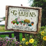 Gepersonaliseerde Retro Garden Cartoon Character Metal Sign met naam Tuin Yard Decor Housewarming Verjaardagscadeau voor mama oma vrienden tuinieren liefhebbers