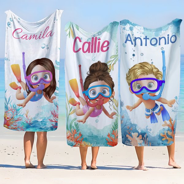 Toalla de playa personalizada con buceador de cartoon y nombre de secado rápido con bolsa esencial para la playa y regalo de cumpleaños para todos