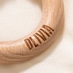 Sonaglio in legno personalizzato con nome inciso e animale all’uncinetto anello da dentizione regalo di baby shower o compleanno per neonati
