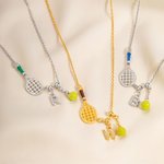 Collar personalizado de raqueta de pelota de tenis con letra de circón Joyería delicada única Regalo creativo de cumpleaños Día del partido para jugadora de tenis Mujer