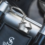 Gepersonaliseerde Monogram Motorfietshelm sleutelhanger met doos dubbelzijdig gegraveerde naam Verjaardag Vaderdag Valentijnsdag geschenk voor mannen