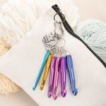 Personalized Crochet Queen Colorful Portable Mini Crochet Hooks Keychain with Engraved Text Outdoor Essentials Birthday Gift for Women Craft Lovers