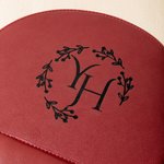 Testo inciso personalizzato Tappetino per mouse in pelle PU con poggiapolsi Decorazione per ufficio Accessori per computer Regalo di compleanno per il collaboratore