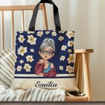 Personalisierte Große Cartoon Mädchen Blumenmuster Tragetasche mit Namen Luftkuss-Geste Alltag Essentials Geburtstag Jahrestag Geschenk für Damen