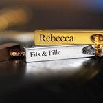 Collier Personnalisé avec Photo de Projection et Texte sur Pendentif Vertical Cadeau Anniversaire Marigae pour Femme Homme