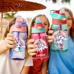 Personlig vattenflaska med sugrör och namn med fantasienhörning och regnbågsslott 475 ml för barn perfekt present till flickor inför skolstart