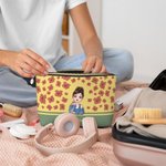 Personalisierte Cartoon-Mädchen Fliegende Geburtsblume Tragbare Kosmetiktasche mit Namen Geburtstag Jahrestagsgeschenk für Damen