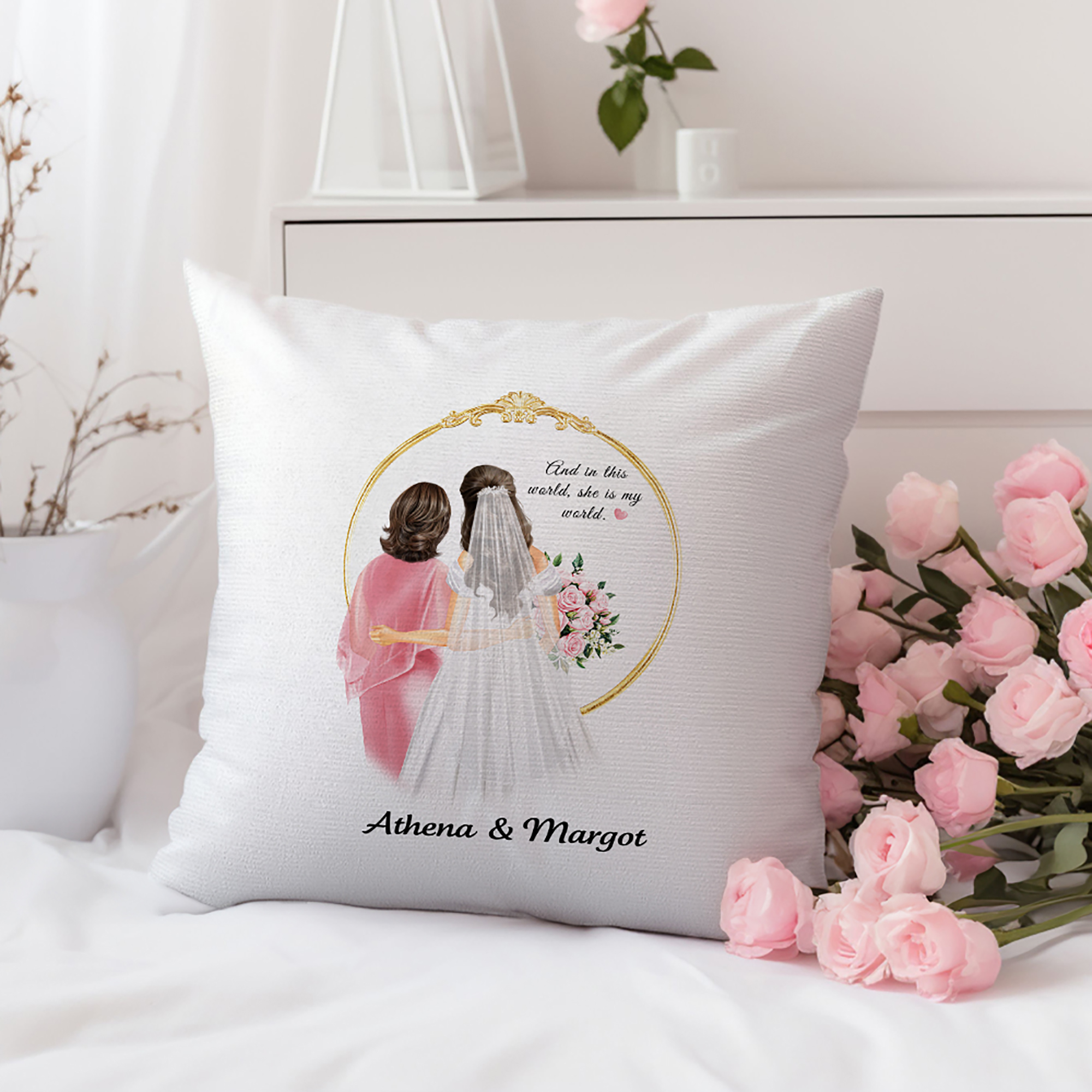 Taie d'Oreiller Personnalisé avec Personnage de Mère de la Mariée et Nom Décoration Intérieure Cadeau de Mariage Bridal Shower pour Maman de la Mariée