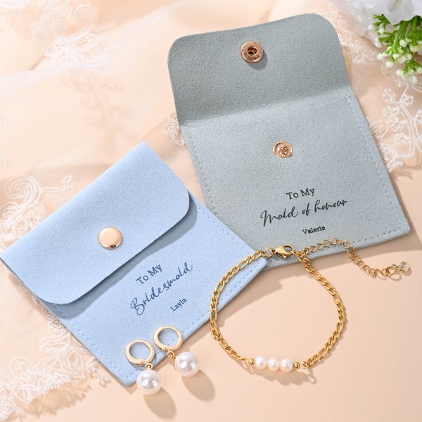 Personalizado diseño simple de la PU de cuero de la bolsa de joyería de perlas pulsera y pendientes conjunto con el nombre de la boda de ducha de novia de regalo para la novia dama de honor