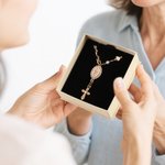 Personalized Heart Zircon Virgin Mary Steering Wheel Rosary Charm with Cross and Birthstone Car Decor Communion Baptism Religious Gift for Christians