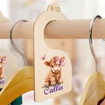 Personalisierte Rosa Blau Hochland Kuh 7 Stück hölzerne Schrank Teiler mit Namen Baby Dusche Kinderzimmer Geschenk für neue Eltern Neugeborene